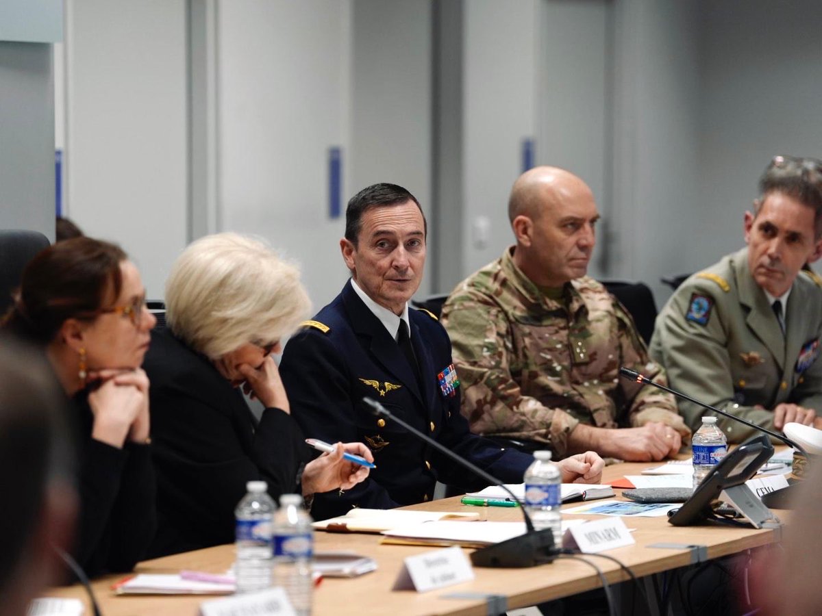 CaVautrin's tweet photo. Au Centre de planification et de conduite des opérations (CPCO), où le déroulement du conflit est suivi heure par heure, afin d’éclairer les décisions que le chef des armées est appelé à prendre. https://t.co/QQLyjC5dhX