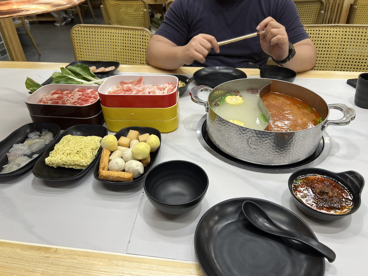 Pooja Cat tweet media