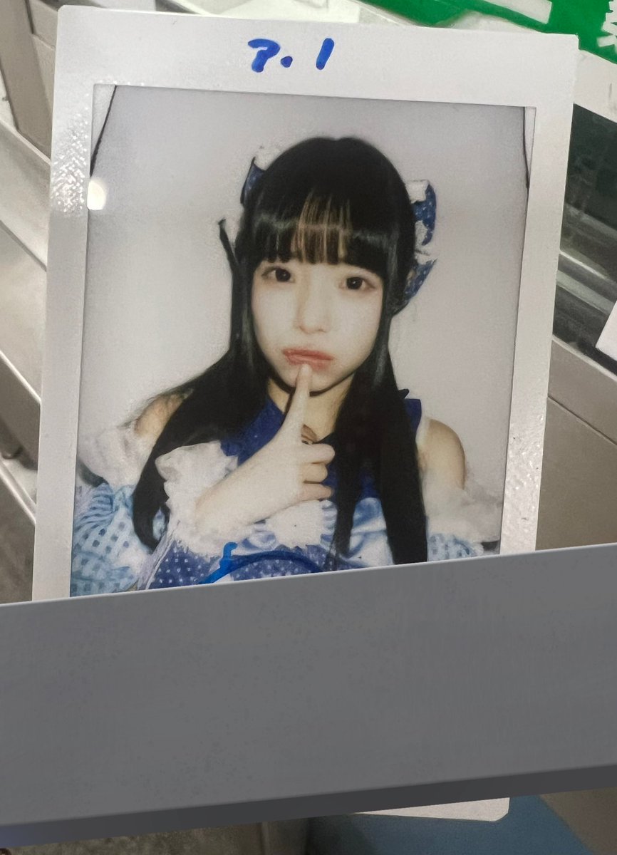 南船橋改札前でかれんちゃんのチェキ拾いました！ 駅員さんに届けた