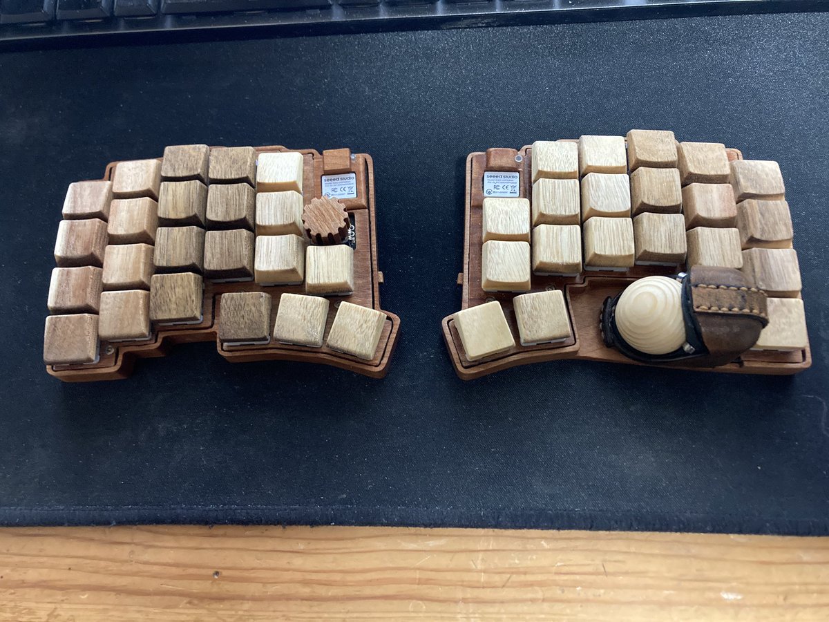 えんたしす tweet media