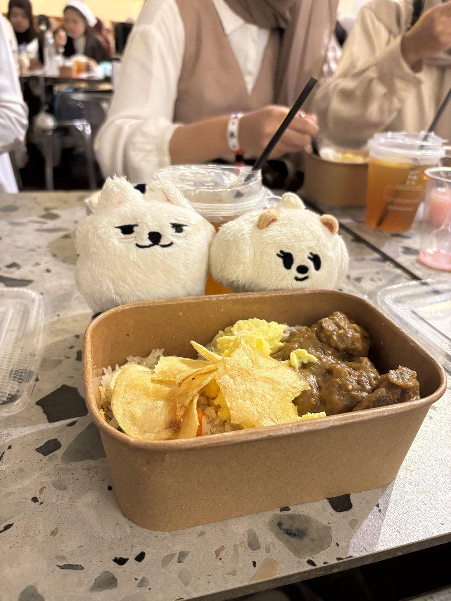chijeutopokki's tweet photo. baru saja pulang nobar dan bukber bareng moa bandung 😭 seru n capek wkwkwk

terakhir ikut even moa bandung 2023, w pikir moa bandung nyisa dikit wkwk taunya masih banyak 😭 seru banget aaaa, sampe sakit tenggorokan wkwk https://t.co/BOKXBUjyZG