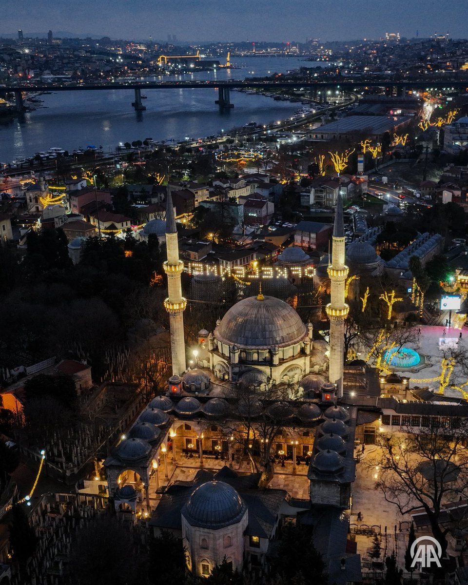cemtekkesinoglu's tweet photo. Ramadan in Istanbul. 
Eyüpsultan.
#ramazan #istanbul #Ramadan https://t.co/Gg7Y40edDF