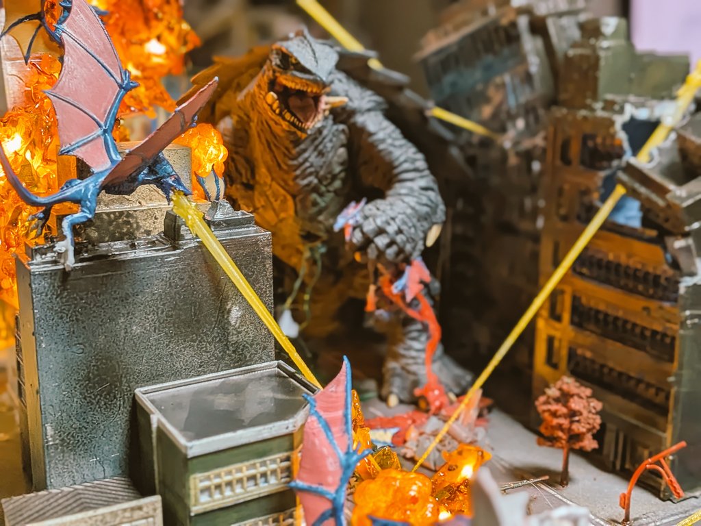 ガメラ3 大量のギャオスが満身創痍のガメラに襲いかかるシーンを制作し