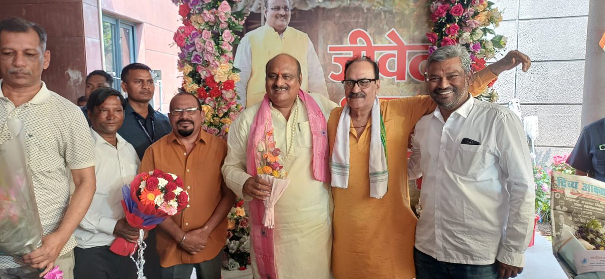 JaiSinghMLA's tweet photo. आज मेरे जन्मदिन के अवसर पर कोरबा एवं आसपास के क्षेत्रों से बड़ी संख्या में पधारे कांग्रेस पार्टी के समर्पित कार्यकर्ताओं, पदाधिकारियों एवं सभी शुभचिंतकों का हृदय से आभार व्यक्त करता हूँ। https://t.co/1hirp5MDRO
