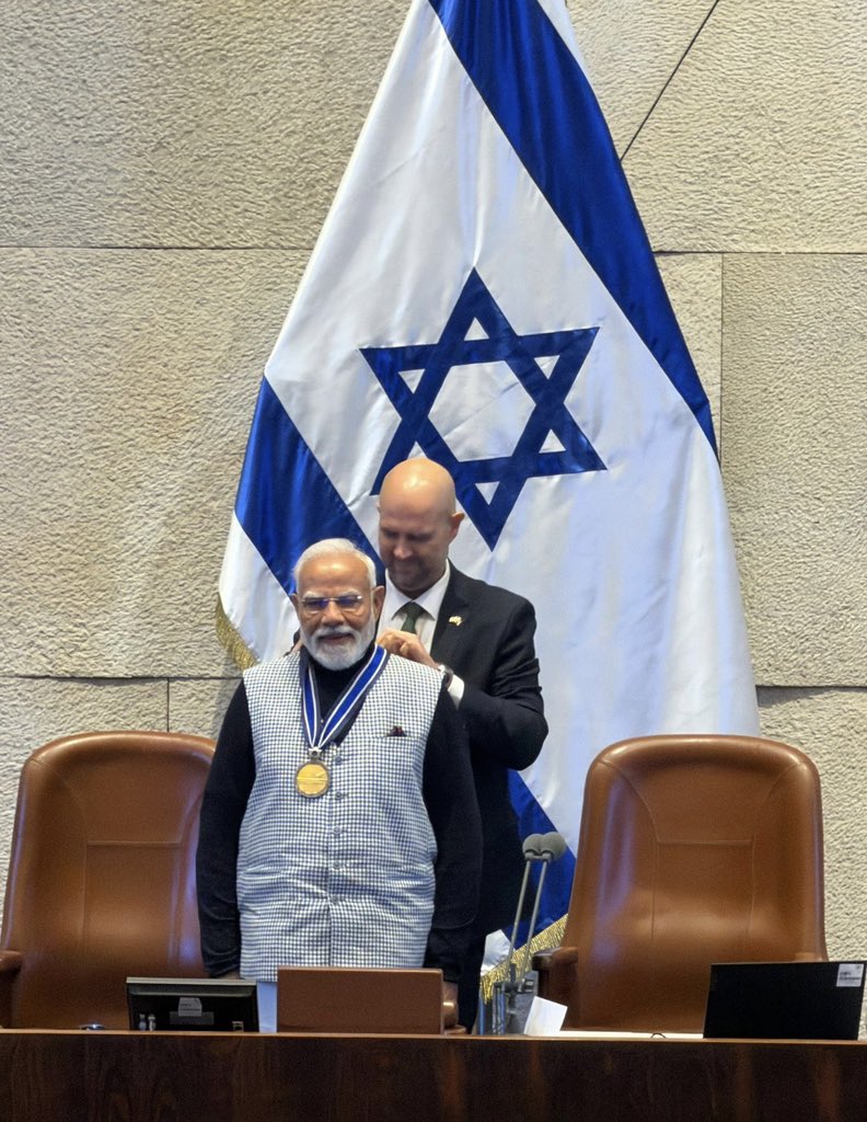 Politicx2029's tweet photo. Iran Supreme Leader #Khamenei has been assassinated by Israel and the USA.

Hours have passed, but Mahamanav has not even posted a condemnation.

Just for a medal, he sold off the country’s interest.

Shameful, if true. 💔💔 https://t.co/eN2OH1BsFF