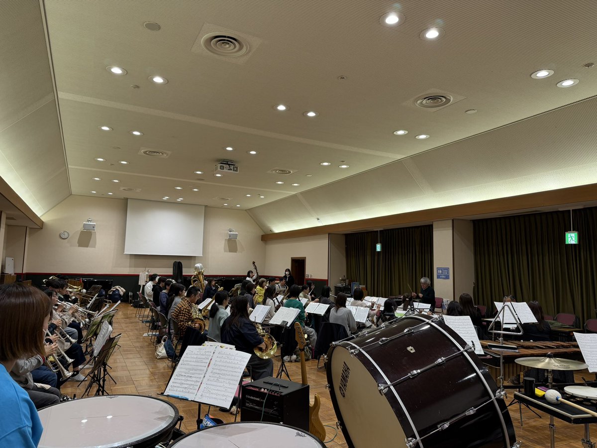 SayamaWind's tweet photo. 昨日は先生をお招きし、パートレッスンと合奏のご指導をしていただきました。
なんと嬉しいことに...新たな見学者が3名いらっしゃいました😭❣️
前回に引き続き、練習に参加してくださった見学者の方もいらっしゃいました！
狭山ウインドは団員募集中です✨
進路が決まった高校3年生から入団可能です🙆‍♀️ https://t.co/PUAXIdQGrv