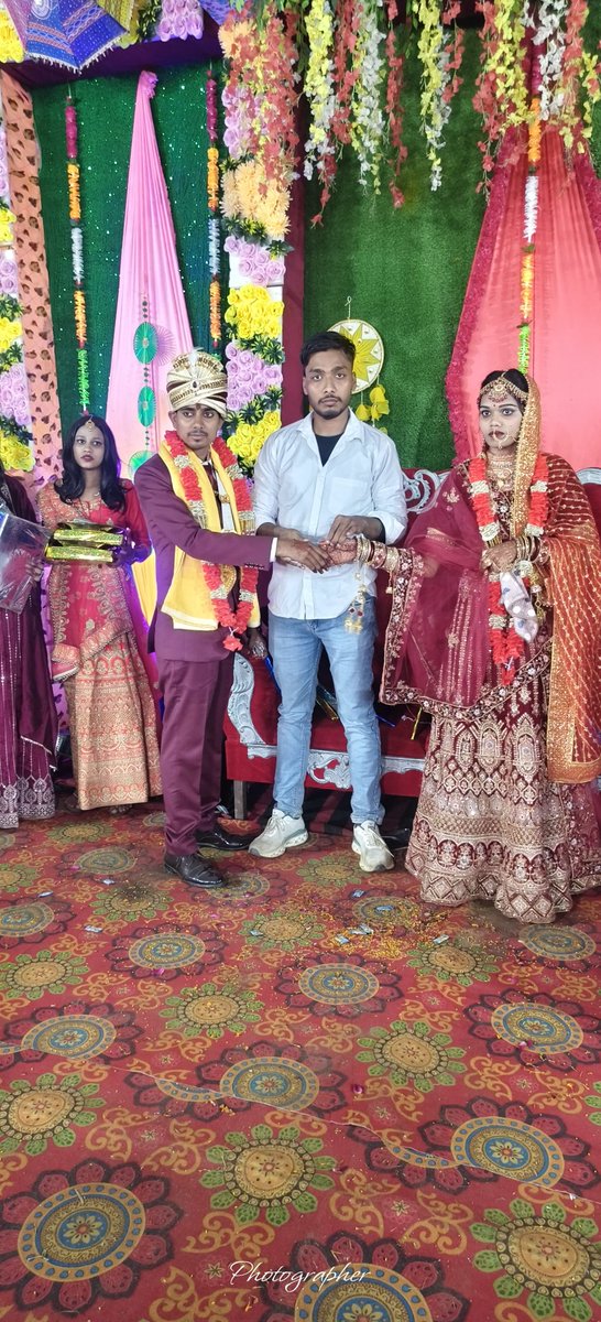 BguVivekkumar's tweet photo. शैलेंद्र साहू जी के शुभ विवाह में शामिल होकर नवदंपति को आशीर्वाद दिया। 💐
साहूवंशी विवेक साहू की ओर से ढेरों शुभकामनाएँ – आपका दांपत्य जीवन प्रेम और समृद्धि से सदा उज्ज्वल रहे। 💍✨
सदा साथ रहें, सदा खुश रहें! 💞
#ShubhVivah #SahuSamaj #VivekSahu https://t.co/oTBT0HTZpu