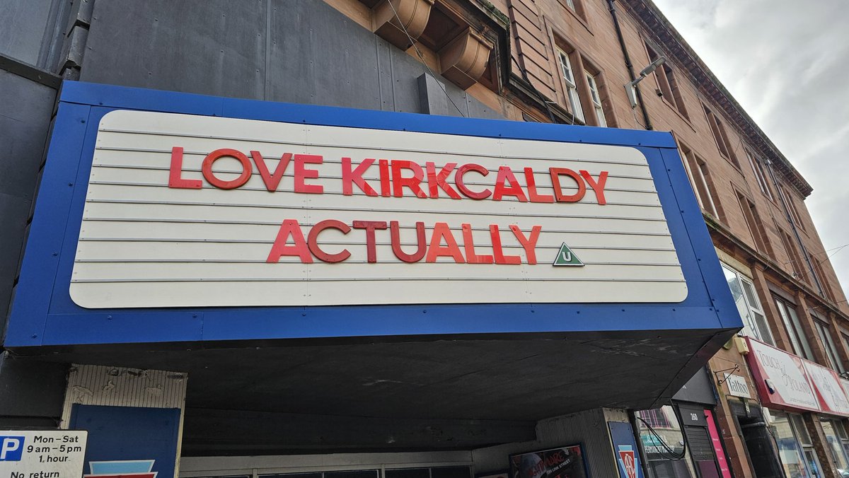 SimonForrest11's tweet photo. Kirkcaldy High Street.
The alternative box office hits.
I Swear, it used to be sh1te being Scottish. 
#ChooseLifeChooseFife 😉 https://t.co/lwJjrVkDaD