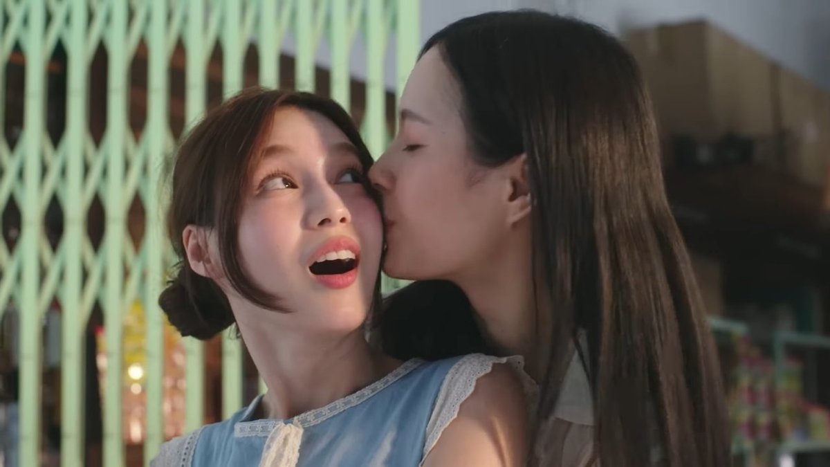 นี่จุ๊บเหมียว                              อันนี้ก็จุ๊บเหมียว