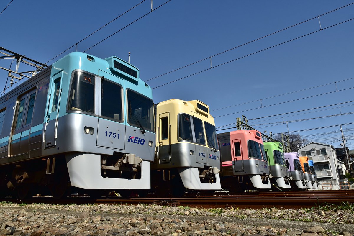 Bus_Photo_'s tweet photo. 3/1
京王電鉄 井の頭線1000系営業運転開始30周年記念車両撮影会

地元路線ということで第1部に参加してきました。
晴天の中、綺麗な7色を存分に撮影することができました。
HM取り付け･幕変更無し、停止位置も完璧。
言うことなしの撮影会でした。

これで7000円はありがてぇ… https://t.co/oOSlZFYAXq
