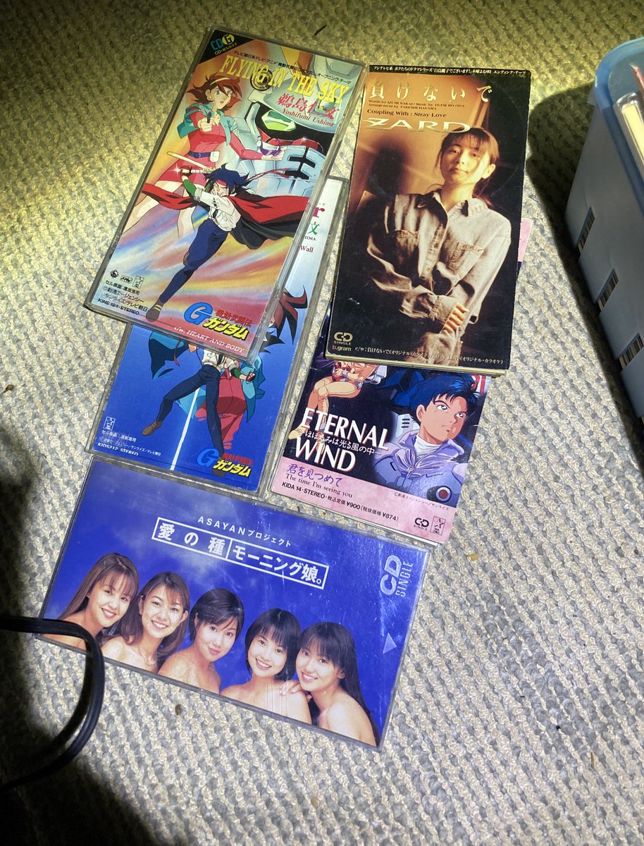 箱をあけたらビデオテープやカセットテープだけどこれは見た記憶ある