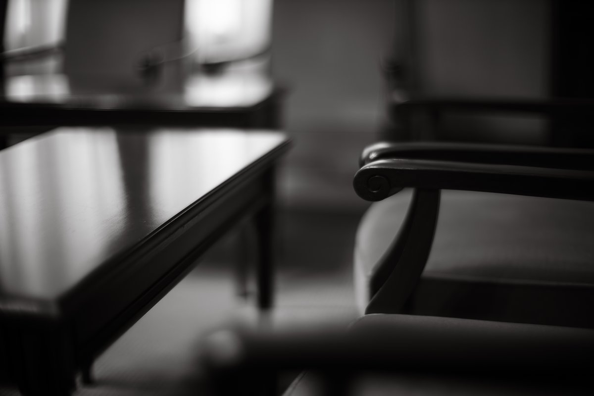 昨日少しだけお借りした大口径レンズ、Canon 50mm F0.95。カラーよりも