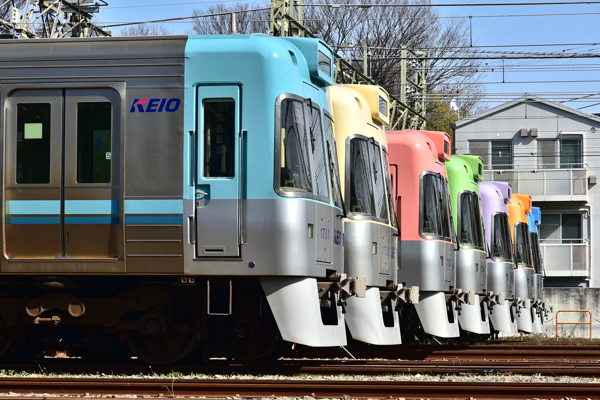 Bus_Photo_'s tweet photo. 3/1
京王電鉄 井の頭線1000系営業運転開始30周年記念車両撮影会

地元路線ということで第1部に参加してきました。
晴天の中、綺麗な7色を存分に撮影することができました。
HM取り付け･幕変更無し、停止位置も完璧。
言うことなしの撮影会でした。

これで7000円はありがてぇ… https://t.co/oOSlZFYAXq