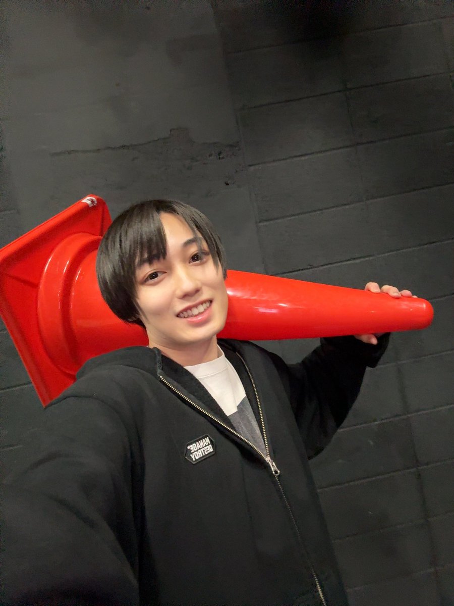 koki_kawamoto's tweet photo. 天竺生地、ありがとうございました！
人生で初めてパイロンを買った日。
よくわかんない設定のパチャクティ演じました。 https://t.co/1m9p2ObF5x