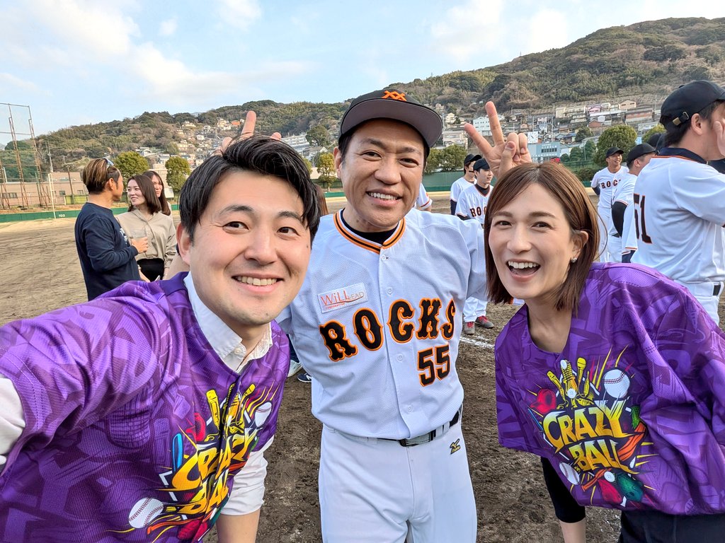 road2tiger's tweet photo. 第2回 #クレイジーボール 開催。

絶好の野球日和の下、明らかに前回よりエンタメ要素が強くなって帰ってきました。今回もMCを務めさせて頂きました。独り言の延長線上みたいな感覚です。

SAGAロックスのはなわ監督、あれ慎之助さん、さかともさん、激似でした。伝説の頭ハタいたシーンの再現はツボ。 https://t.co/KmPUHvzHhc