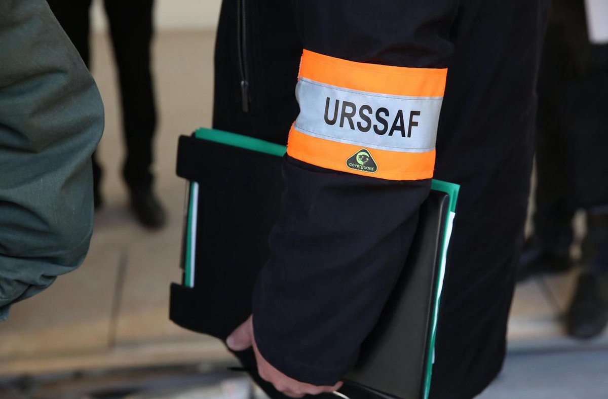Pediavenir's tweet photo. 🚨🇫🇷 FLASH – Le gouvernement annonce que des agents de l’URSSAF contrôleront les français de retour de Dubaï dès leur arrivée à l’aéroport https://t.co/vQKtS7bJNN