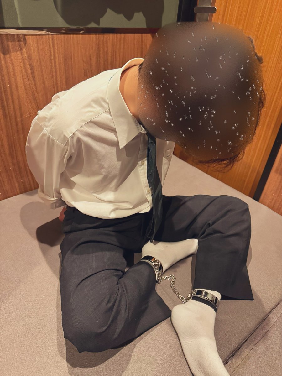 ノーマさん<a href="/n_omazu2/">ノーマ2</a> と制服リアル😉
色んな拘束グッズも貸してもらって拘束されてみた😎