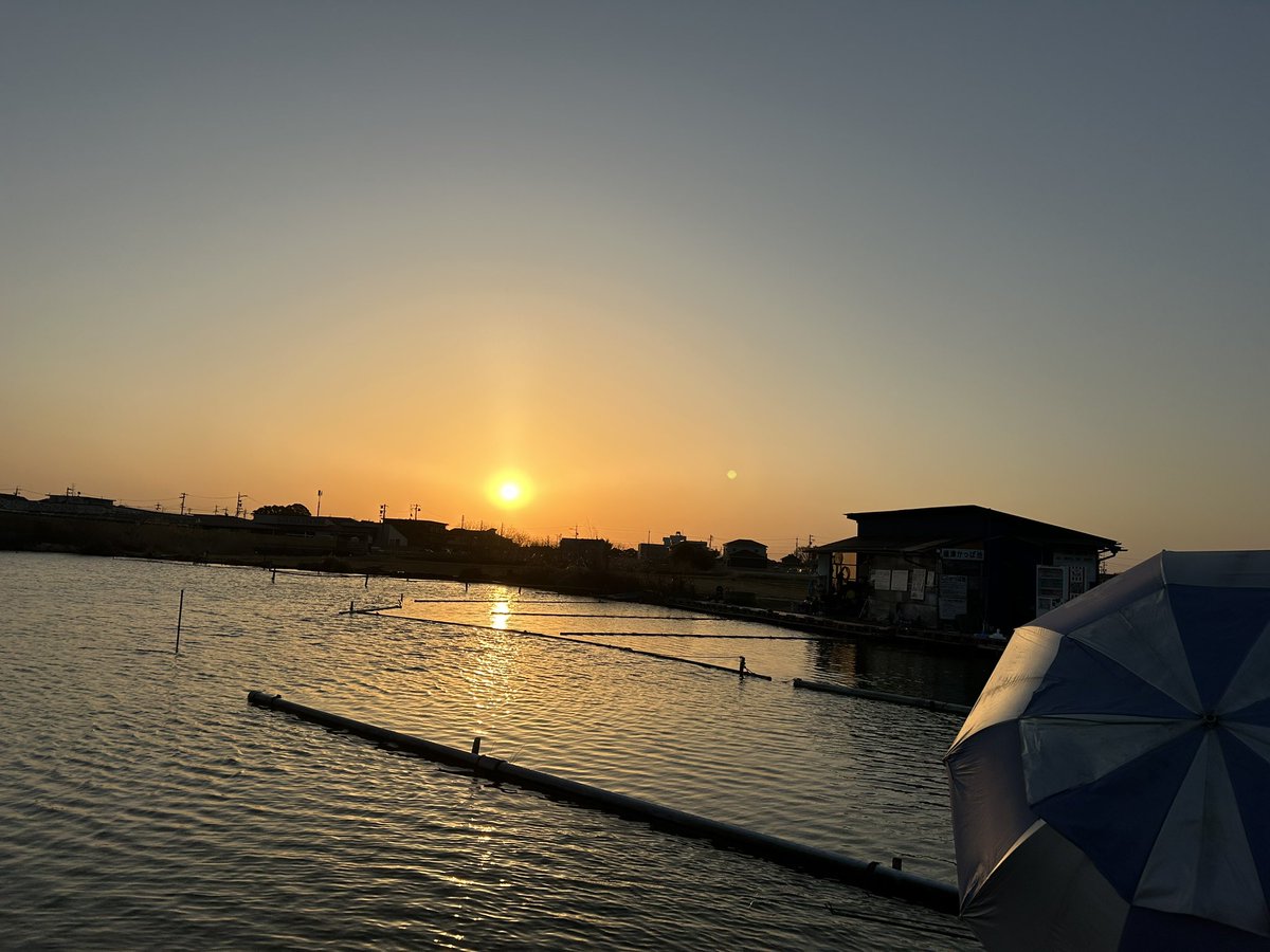 ComSugichan's tweet photo. 来月4月からいよいよ新潟県新発田市へと転勤です
お世話になった釣り場巡りで
岐阜県羽島市にある掘津かっぱいけへ行って来ました
当池は釣り場保護の観点から
地元���治会より管理を受け継いだ地元のヘラぶな専門店が管理してます

#ヘラぶな釣り 
#セット釣り 
#掘津かっぱ池 
#バリバス 
#グラン鉤 https://t.co/2LPxTJKlT5