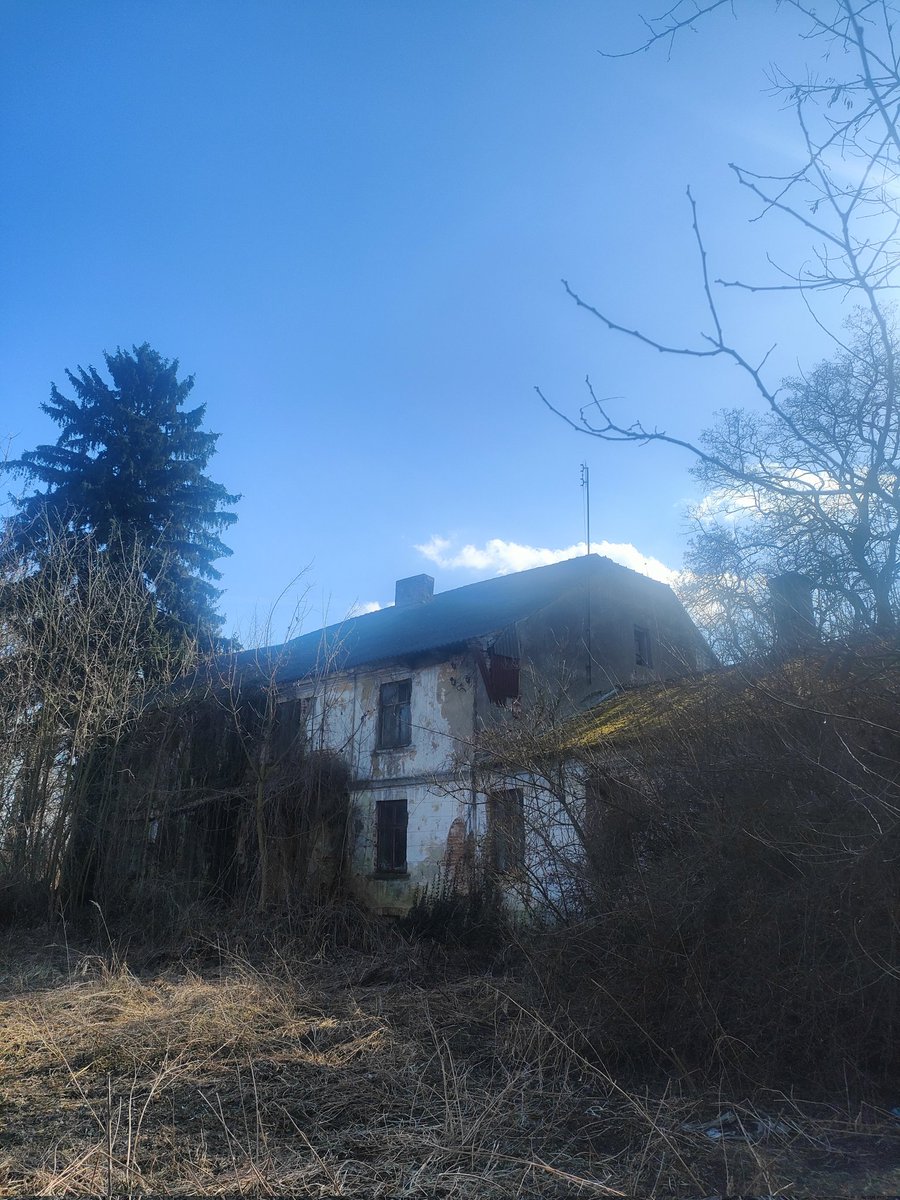 Julius198508's tweet photo. Напэўна, пакінутая шляхецкая сядзіба. На мапах адзначаная як Двор Валеўскіх (Dwór Walewskich). https://t.co/Oy0gT5UdVI