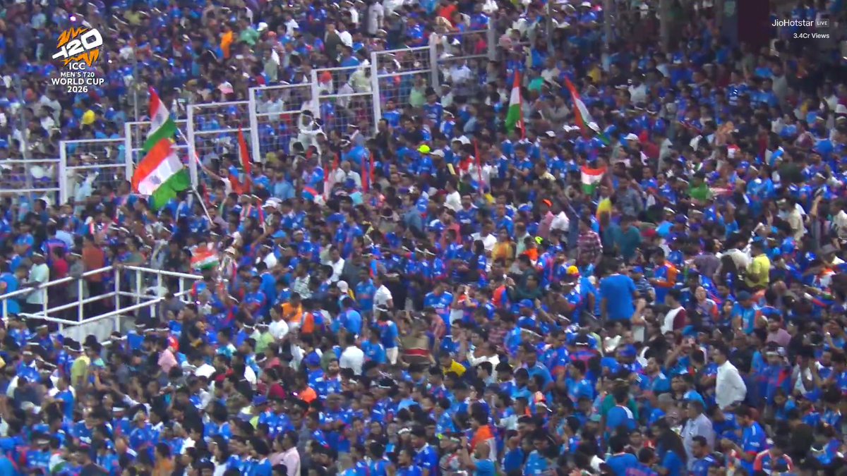 CricInformer's tweet photo. Full house, full support! 💙 Eden Gardens alive with fans in blue jerseys! ⚡🏏

#INDvsWI #edengarden #CricketFever #BCCI #teamindia

📸jiohotstar https://t.co/BnFKdZq8Ds