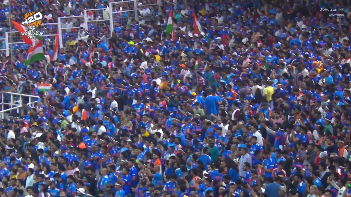CricInformer's tweet photo. Full house, full support! 💙 Eden Gardens alive with fans in blue jerseys! ⚡🏏

#INDvsWI #edengarden #CricketFever #BCCI #teamindia

📸jiohotstar https://t.co/BnFKdZq8Ds