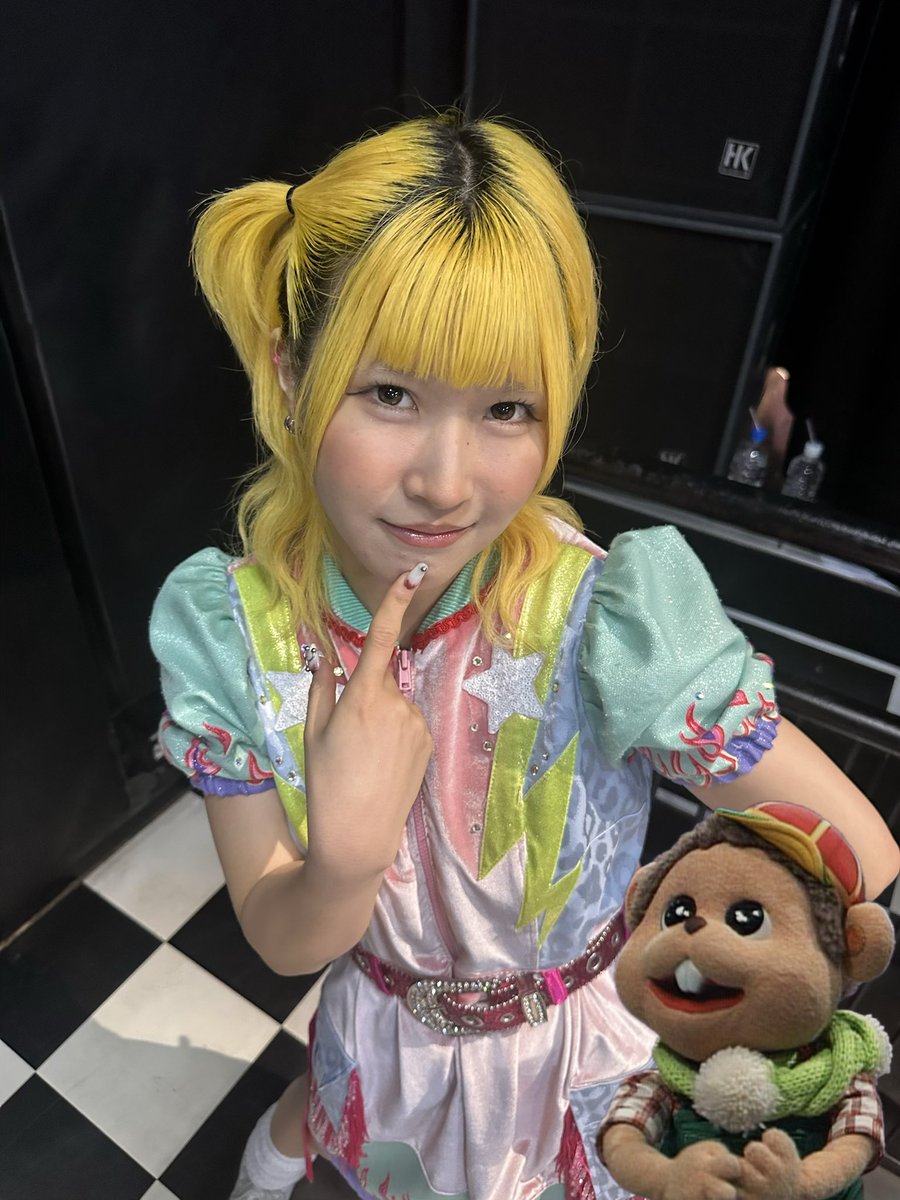 El_GonChittiii's tweet image. 🐥エル・ゴンチッチ
🐵メロくお願いします♪
🐥やべ〜❗️イジられてる🤣
📷
🐥どう⁉️メロい❓
🐵(スマホフリックしてビビちゃんの写メ見せる。)
🐵こっちの方が…
🐥だは〜‼️負けた〜🤣
＃PIGGS
＃PIGGS福岡
＃SURING