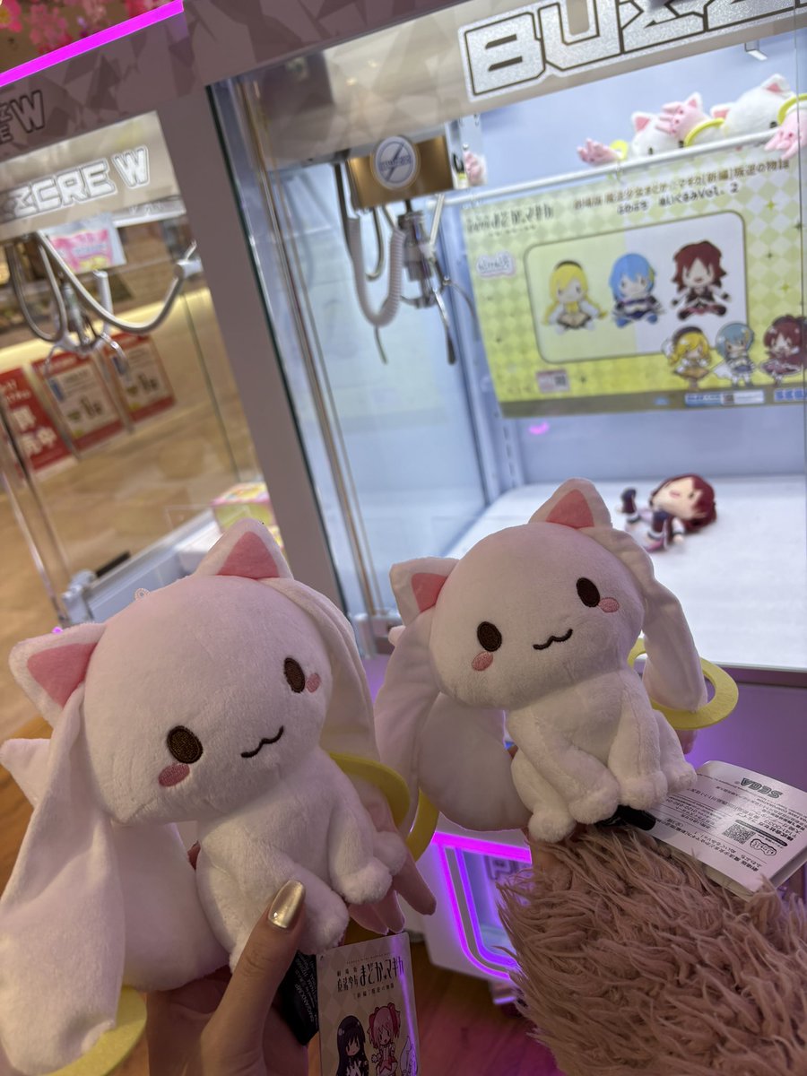 キュウべぇ2個取れたのでこのみちゃんとお揃いした♡

ぬいぐるみだととても可愛く見える