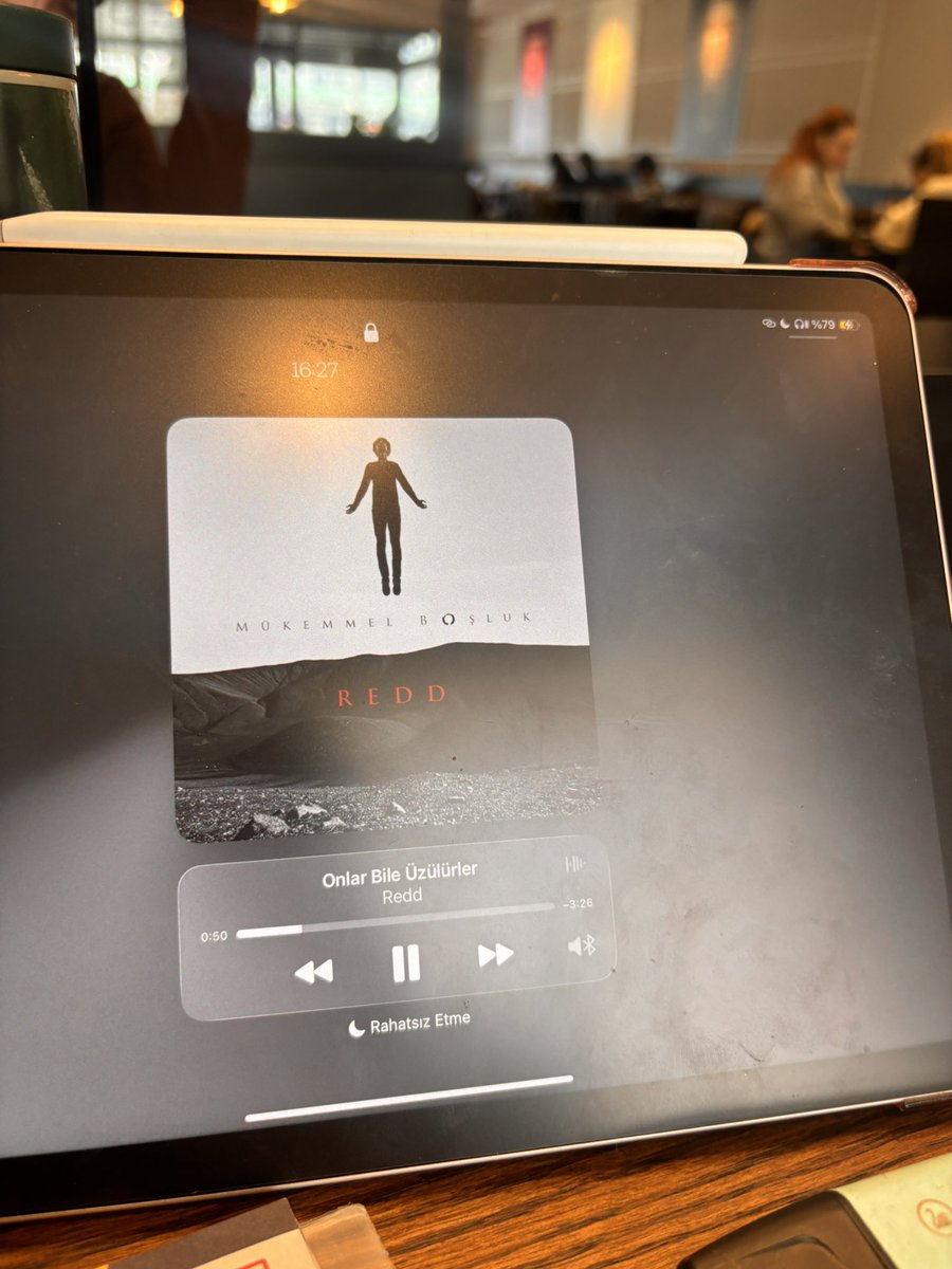 c3renology's tweet image. ve o sarkı yine calmaya basladı..... #redd #doganduru