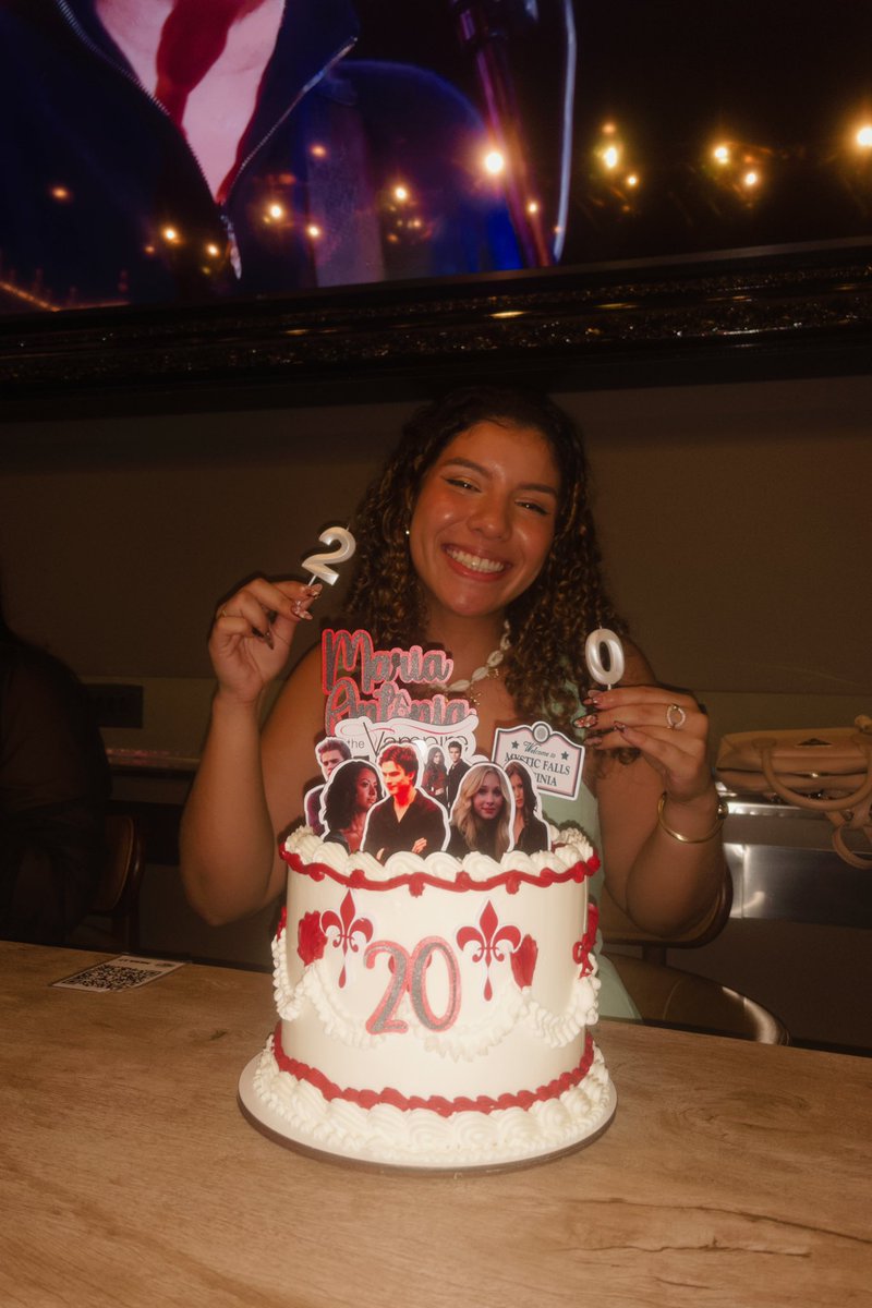 Maria_Ogleite's tweet photo. O bolo mais mais pra mim 🥳 https://t.co/EldDw72DAv