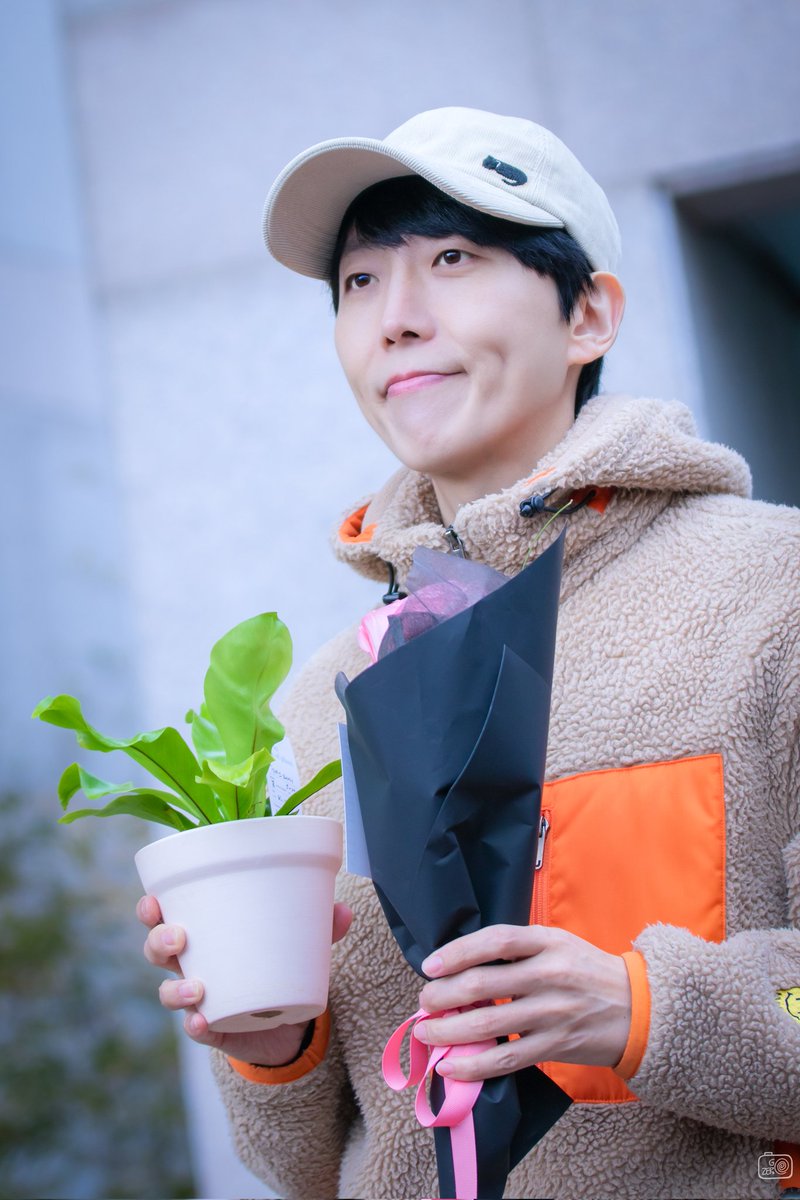 26.03.01 ☀️
광주 어쩌면 해피엔딩 퇴근길

김재범배우님

이거바라 내친구 짱이지🪴🌹