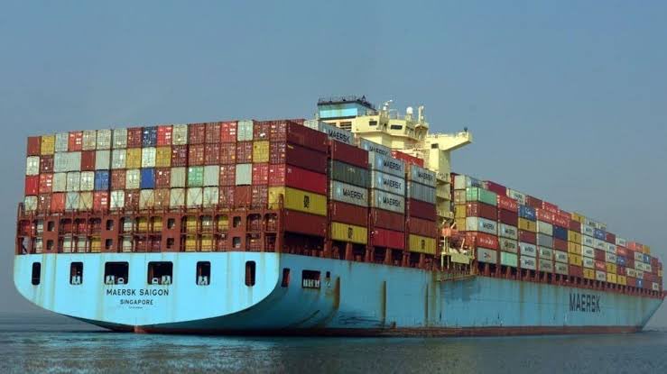 ميرسك تعلق رحلاتها عبر قناة السويس ومضيق باب المندب لأسباب أمنية