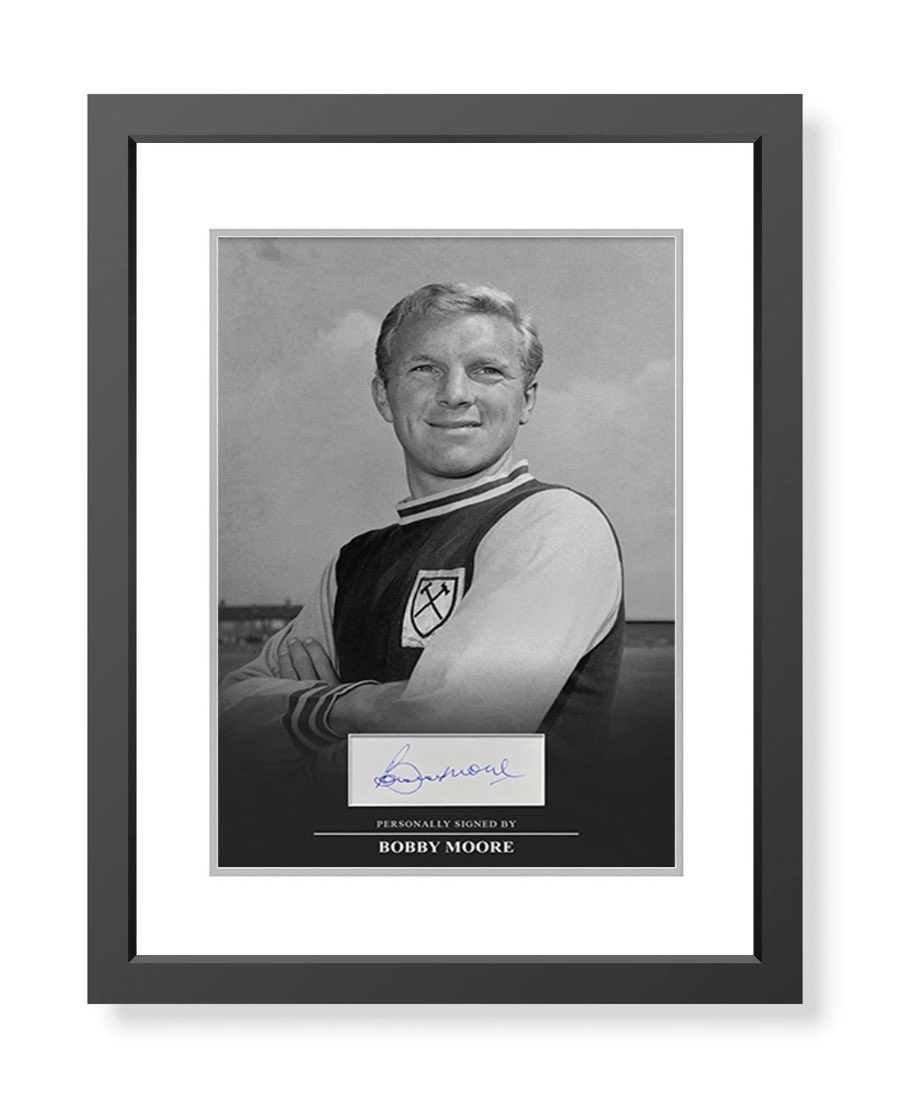 We have this beautifully signed and professionally framed Bobby Moore West Ham United display available for sale at £475 inc UK delivery. 

This is a fantastic Bobby Moore autograph.

DM to order 🏆 

#whu #westham #westhamunited #bobbymoore