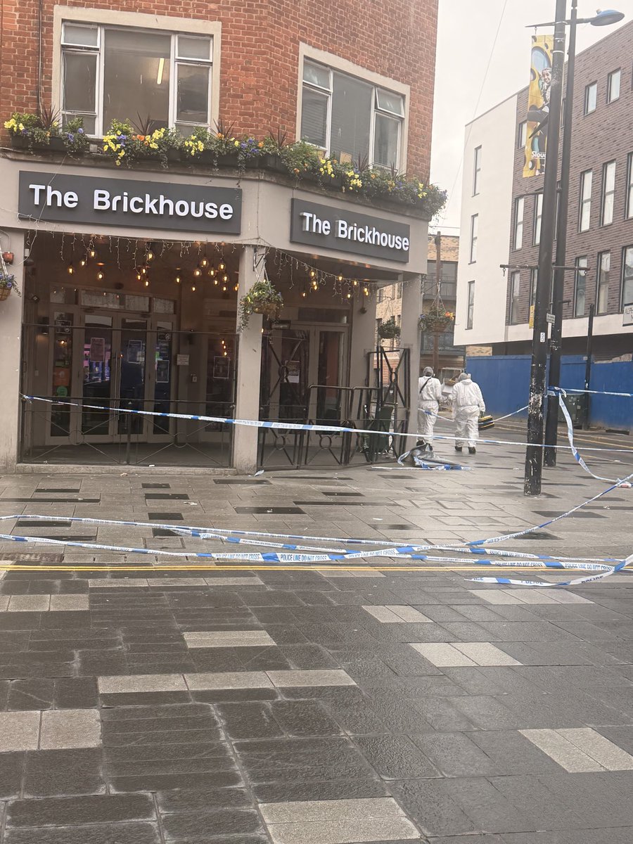 JuliaAdamsStB's tweet photo. @sloughobserver @MaidenheadAds What happened here on Saturday night? Police tape everywhere and forensics @ExpressSeries https://t.co/zFMssWZBiT