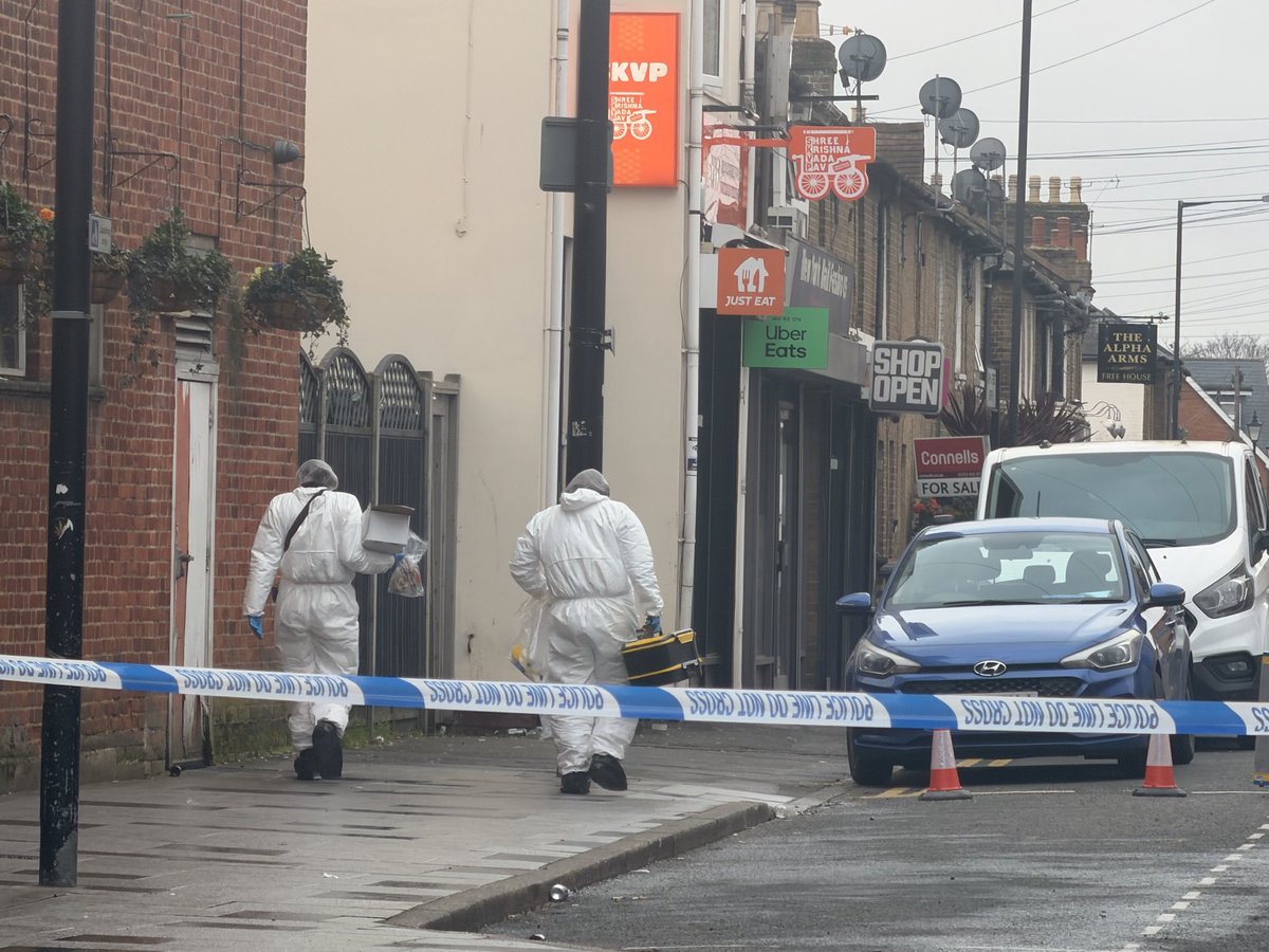 JuliaAdamsStB's tweet photo. @sloughobserver @MaidenheadAds What happened here on Saturday night? Police tape everywhere and forensics @ExpressSeries https://t.co/zFMssWZBiT