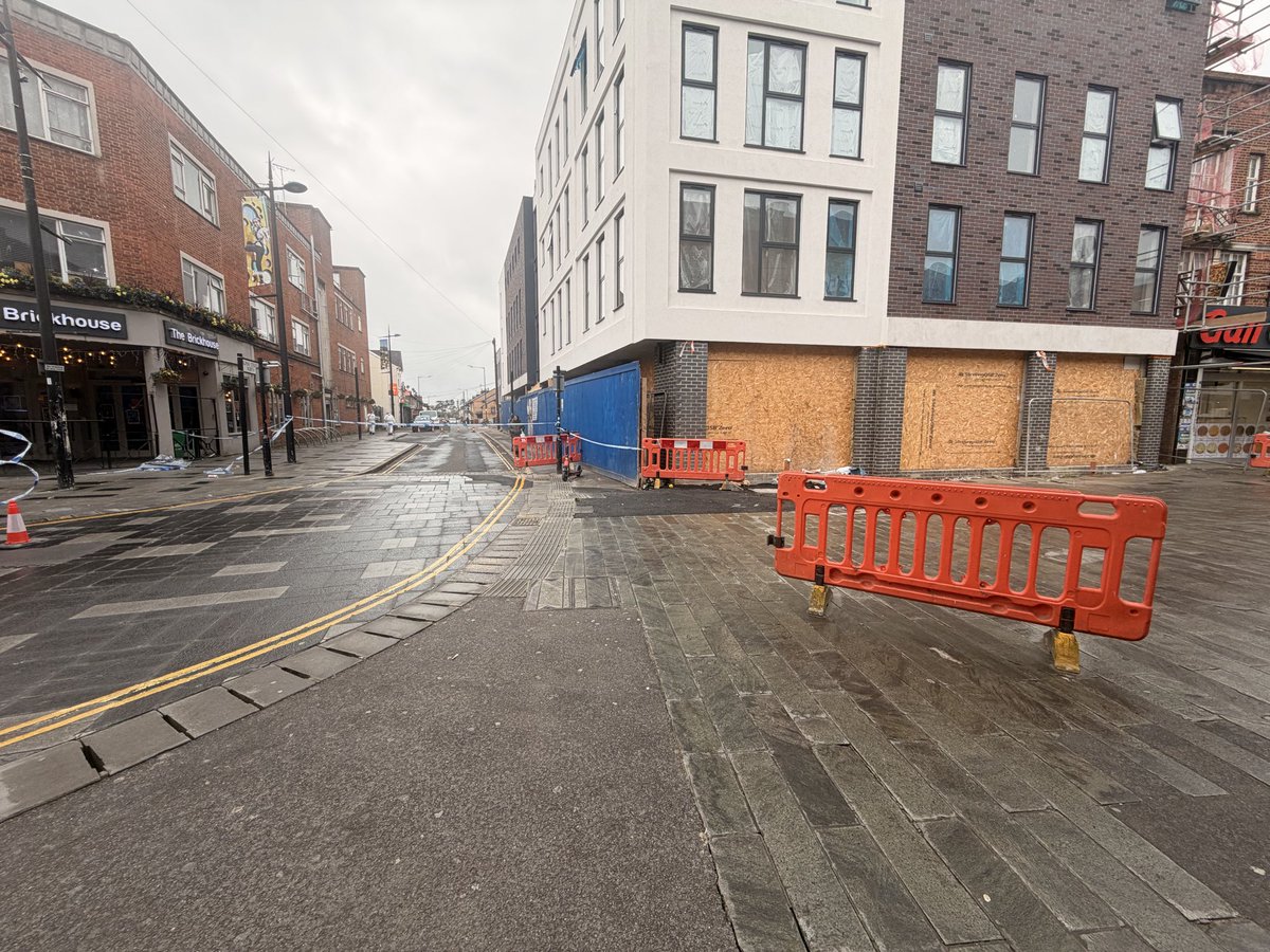 JuliaAdamsStB's tweet photo. @sloughobserver @MaidenheadAds What happened here on Saturday night? Police tape everywhere and forensics @ExpressSeries https://t.co/zFMssWZBiT