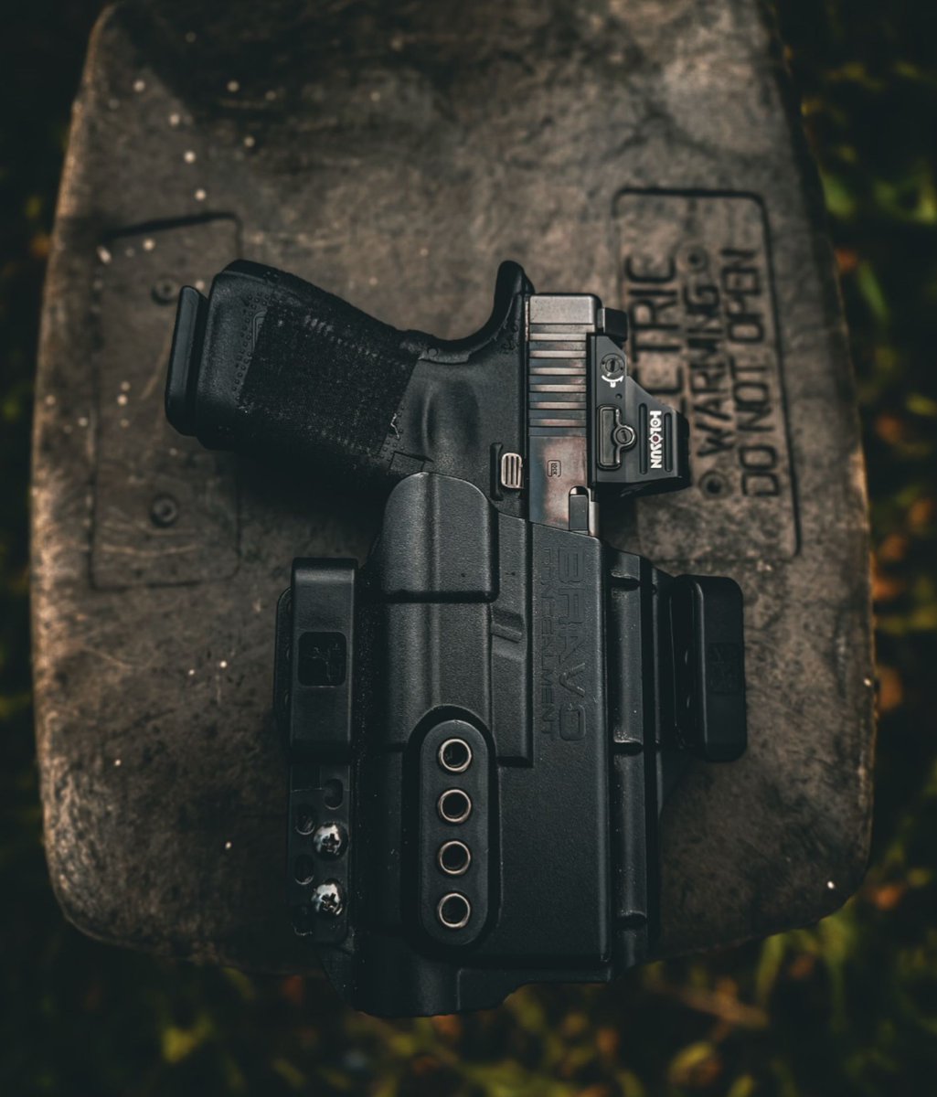 BravoHolsters's tweet image. Let’s get this started! 
.
Photo by @tactical_bran102 
.
.
#edc #wethepeople #glock19 #pewpewpew #pistol #guns #gunsdaily #usa #pro2a #glockperfection #glockfeed #glocklife #fyp #bravoconcealment #2025 #firearms #florida #gunshinestate #haha #whysoserious