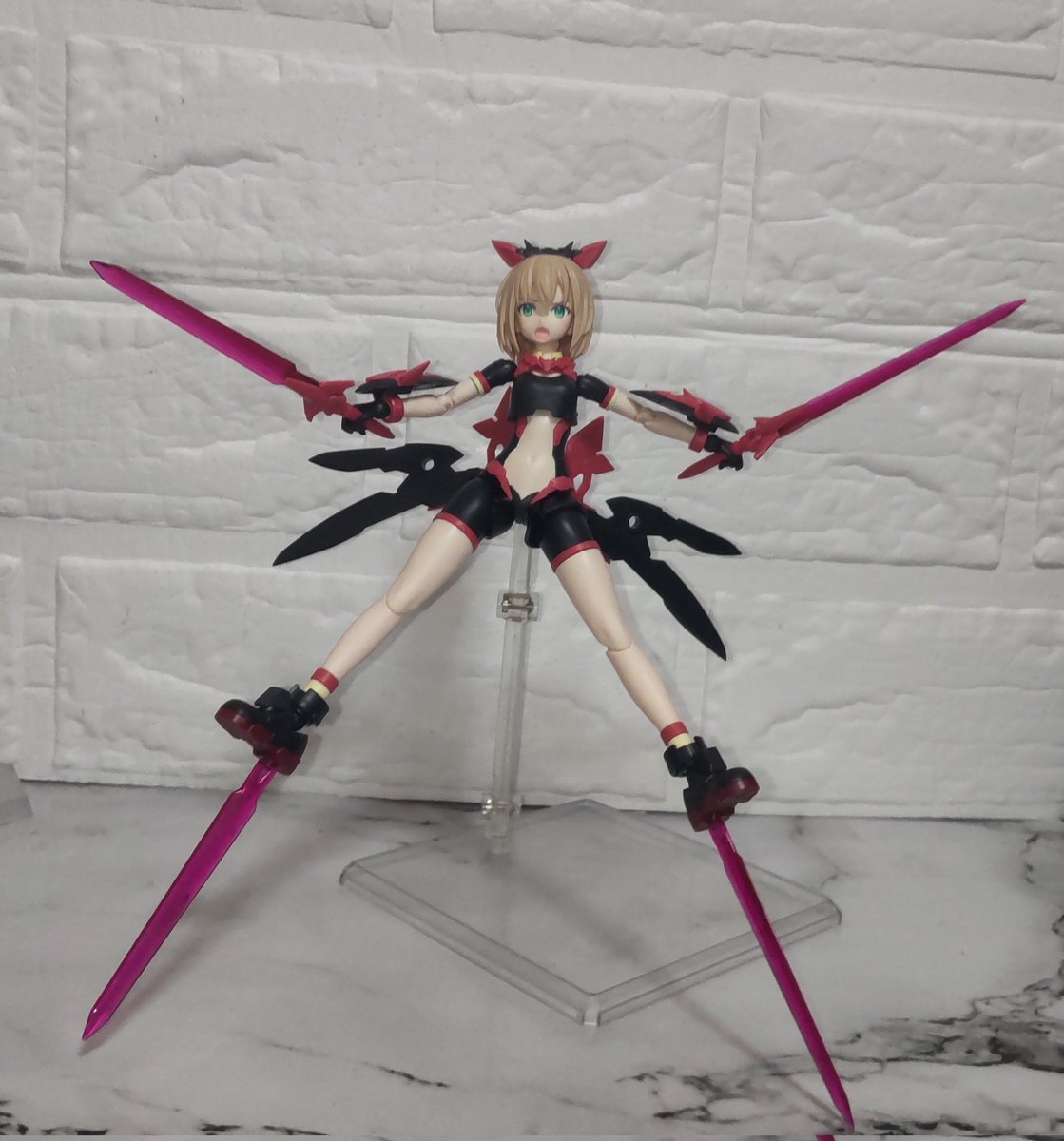 フュギュアやプラモで遊ぶの楽しいにゃ🐾 #3月になったのでフォロワー