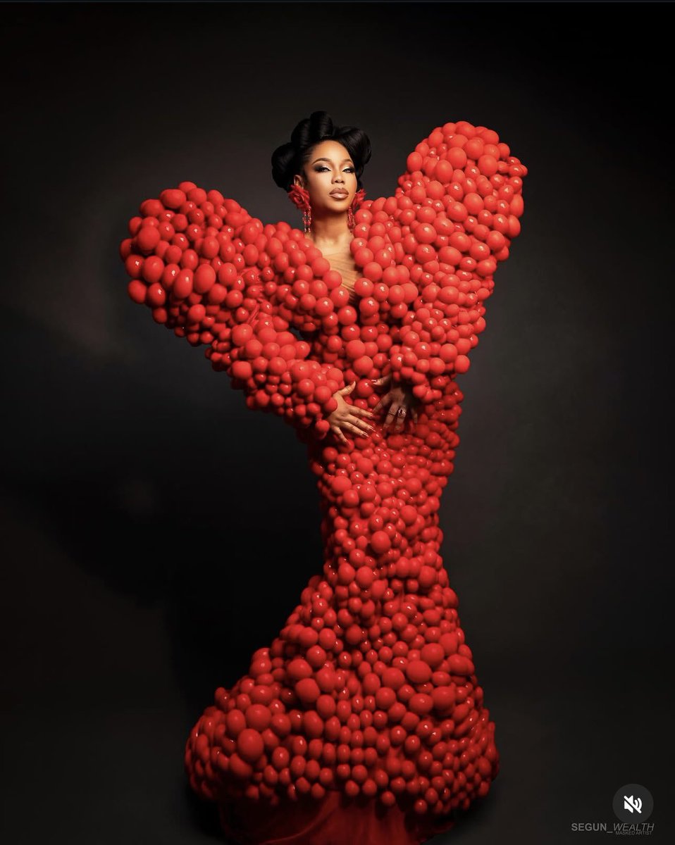 ChimmieeHQ's tweet photo. on a norms, toyin lawani should be styling people for met gala, she is too good…
these are balloons and razor blades, wow! https://t.co/9m6ROGrd0s