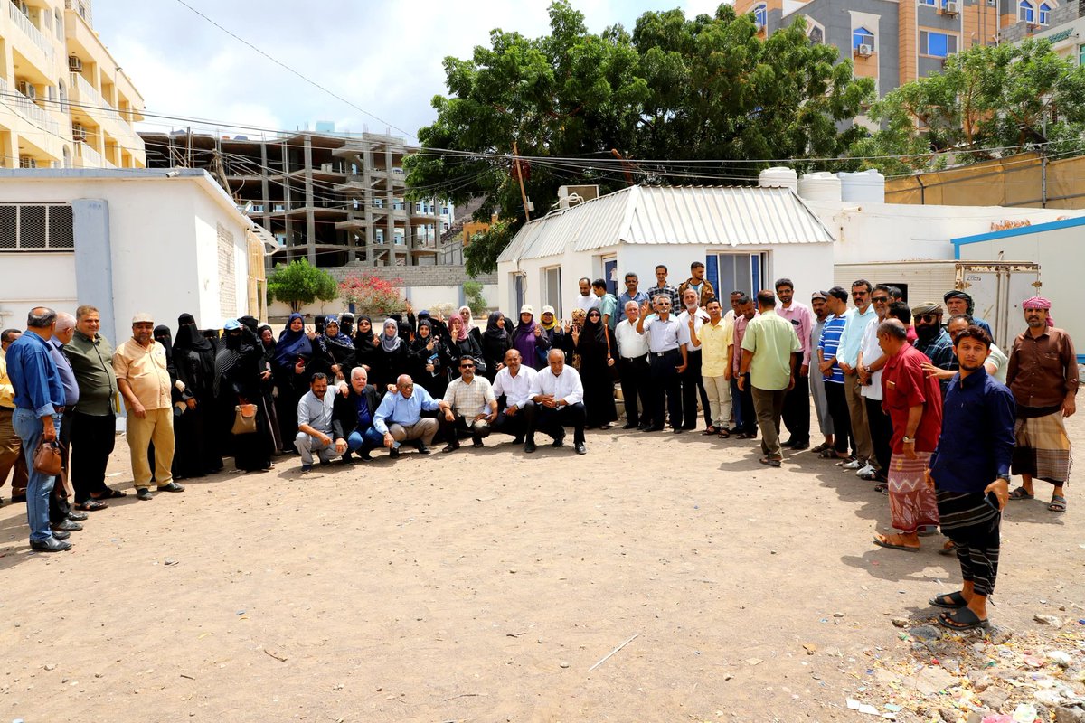 STCSouthArabia's tweet photo. تأكيدا على مبدأ الثبات  وللأسبوع الثاني.. كادر الأمانة العامة يواصل وقفته وحضوره أمام مقر عمله
https://t.co/FoShhDMeaS https://t.co/fdVeRp4S4E