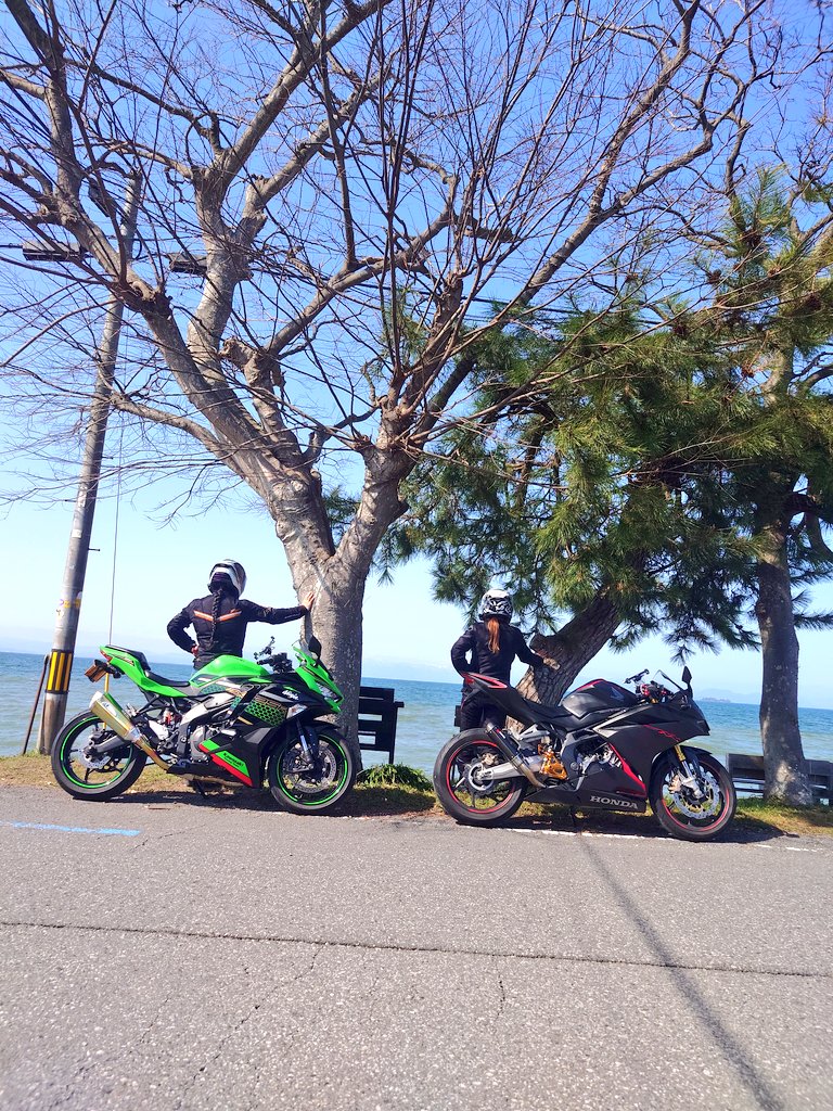 GaroRei's tweet photo. 今日は、久々に ニダボ🏍で、
滋賀まで💨あのベンチとそのベンチに行き ランチは、ハンバーグステーキ🧆肉々しくて、美味しかった💖久々の琵琶湖 気持ち良く走れました💞
#肉のはせがわ
#あのベンチ
#そのベンチ
#ニダボ #25R https://t.co/BQpziS5I36
