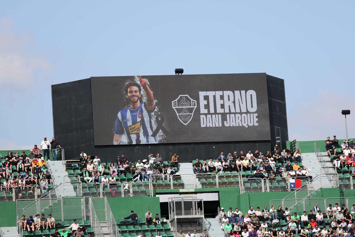 RCDEspanyol's tweet photo. Una vez más. Afición y club 🔝

Eternamente agradecidos, @elchecf 🫰 https://t.co/MNMTQDPZ6L