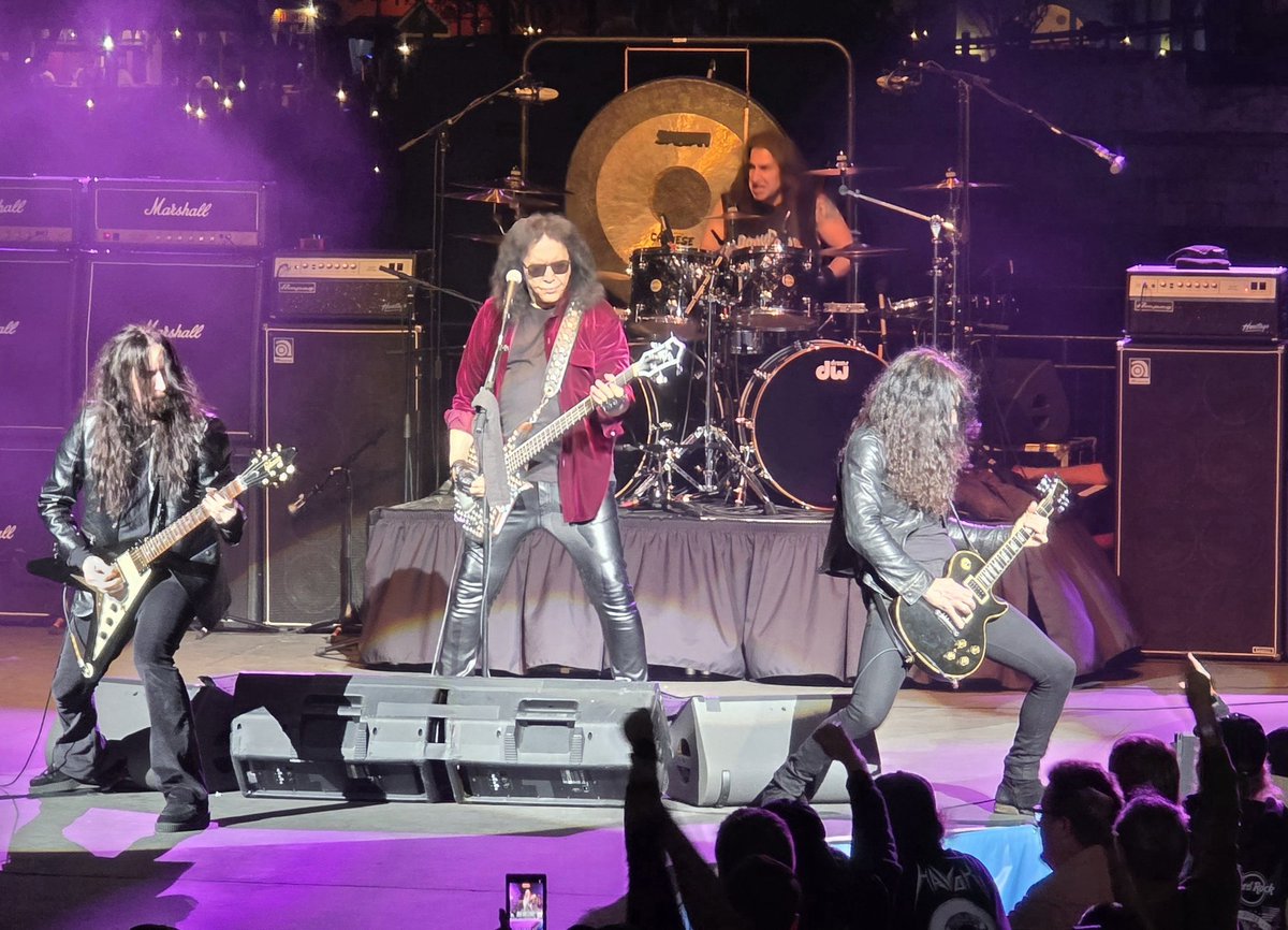 meteleco's tweet photo. #GeneSimmons
28 Feb 2026
SeaWorld https://t.co/yHBzNNwY8X