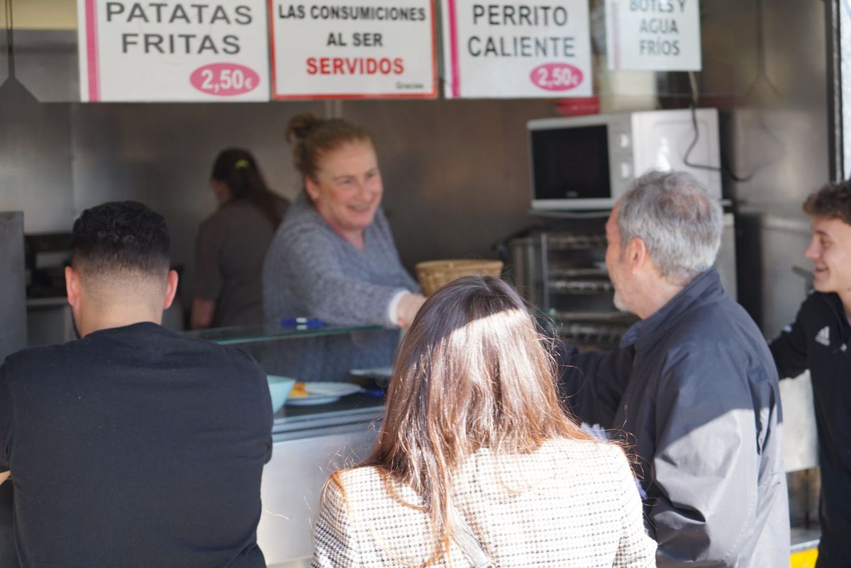 Hoy hemos estado con nuestra mesa informativa en la Plaza Mayor y recorriendo el mercadillo dominical junto a nuestro candidato <a href="/albertodiazpico/">albertodiazpico</a> y <a href="/marvegadiez/">Mariano Veganzones Díez 🇪🇦</a> 

Gracias a todos los vecinos por acercarse y compartir sus inquietudes. 
#SentidoComún #medinadelcampo