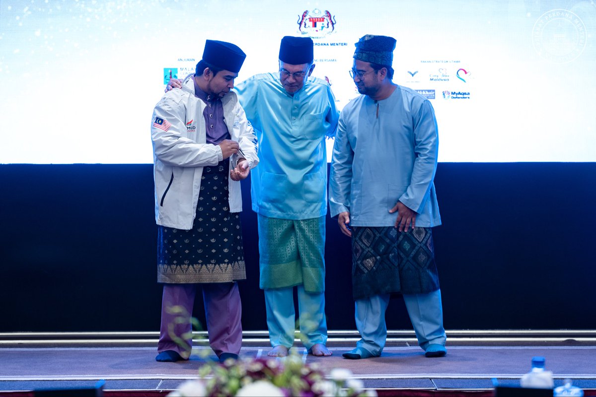 Peluncuran Sumud Darat hari ini berlangsung pada saat rantau Asia Barat terus berdepan ketegangan yang meruncing dan ketidaktentuan yang membimbangkan dunia.

Di tengah pergolakan ini, Malaysia memilih untuk berdiri teguh dengan tindakan yang nyata dan berprinsip.

إِنَّ مَعَ