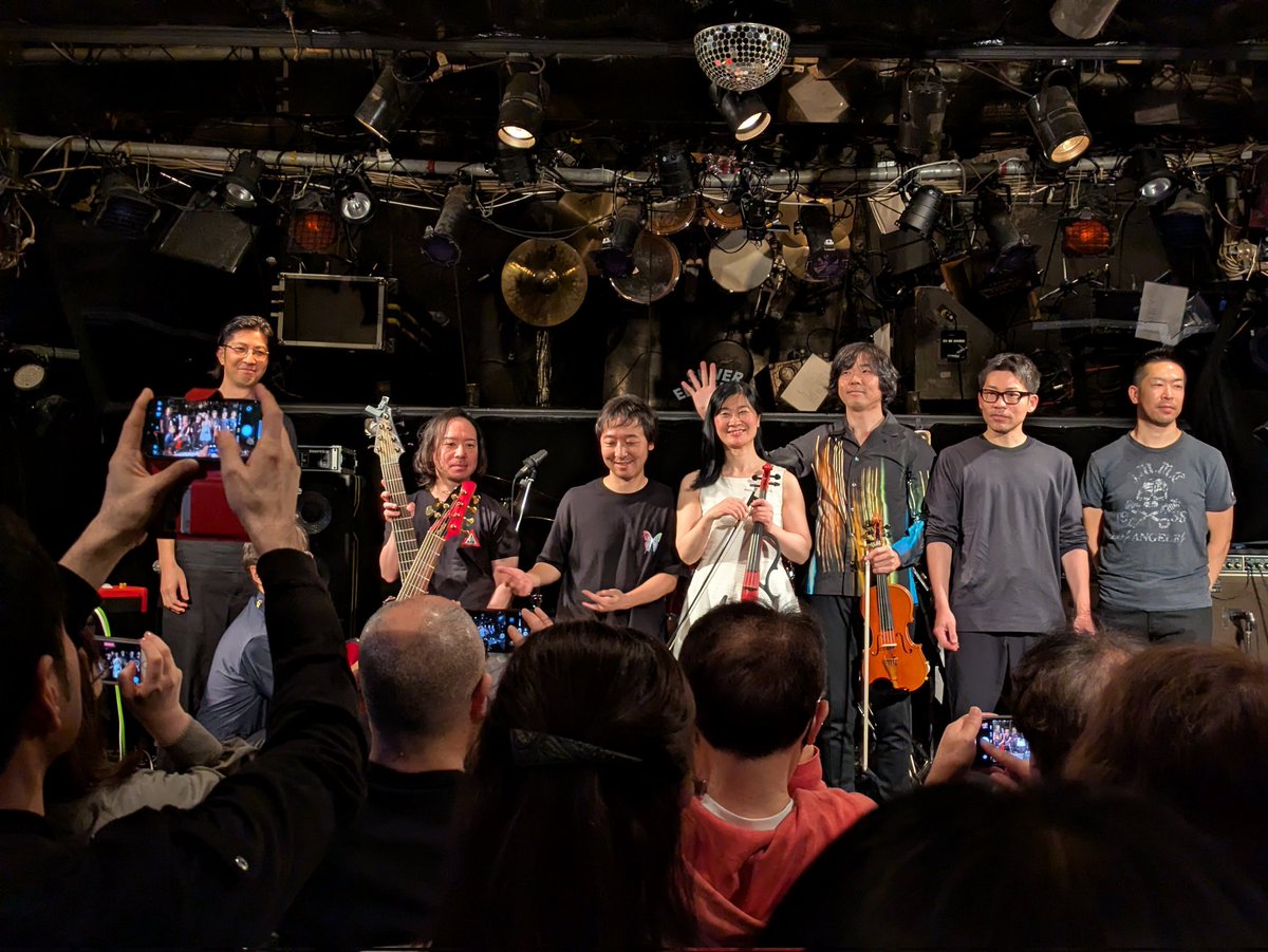 Kei_Funk's tweet photo. さて、本日後半戦は吉祥寺シルバーエレファントで #Fantasmagoria でした！
フロントがバイオリンのプログレバンドで、音楽学校時代の同時期に在籍していた仲間なのです。
カッコよかったよ〜！😚
写真には対バンの ptf さんも！ https://t.co/y0ovqR9uTr