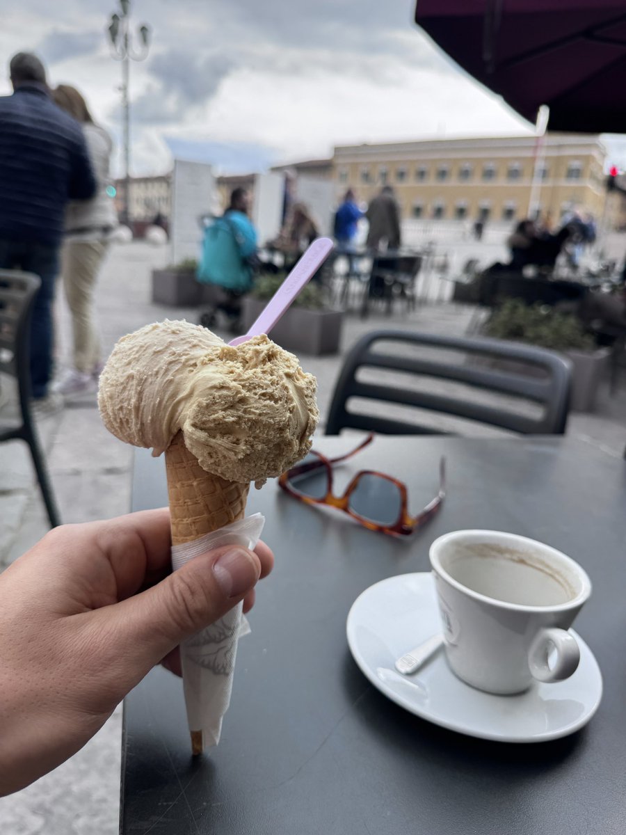 Lot do Włoch 140 zł (w obie strony)
Gelato 3 euro.
Americano 2 euro.

Serio, weekend we Wloszech wychodzi taniej niż spacer w Warszawie. 🙈