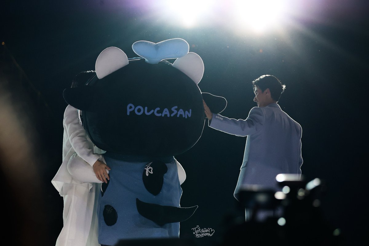 we shine better together ✨

TAYNEWPOLCASAN FAMILY TIME D2

#PolcaFamMeetingD2
#เตนิว #TayNew #POLCASAN