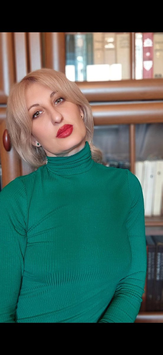 TSabinskaya's tweet photo. Это я в водолазке для извинений, за то что 4 года здесь не была) https://t.co/8S2k5kTJuV