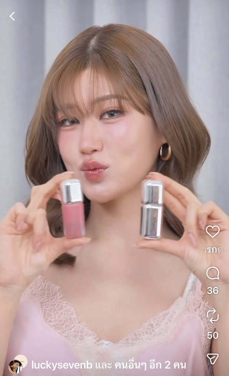 parkropreview's tweet photo. ลุคคุณเฟย์ที่เป็นไวรัลไม่กี่วันก่อน ได้คุณเบสท์ Luckysevenb มาแต่งหน้าให้นี่เอง สวยหวานมากกกก
ทาลิปของ Oddtype รุ่น mirror tint เบอร์ 737 ทาทับด้วยรุ่น balloon เบอร์ 285 คอมโบกันคือสวยไม่ไหวววว #OddtypeTH https://t.co/qDNH2F2pgD