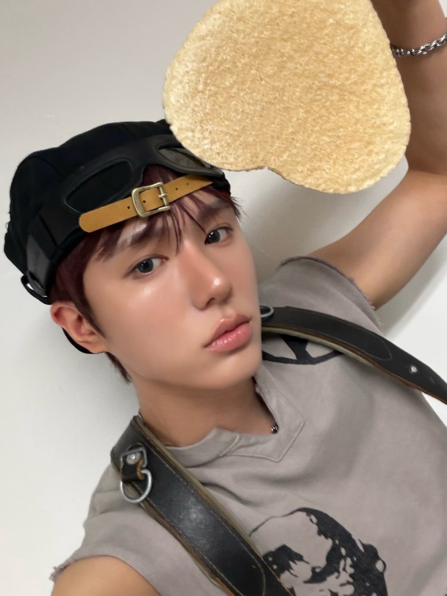 kkikki771's tweet photo. 앤킴 선물메시지 기능 알고 셀카 계속 선물박스로 보내는거 대박귀여운 것 같음💗 https://t.co/PL15E19qaJ